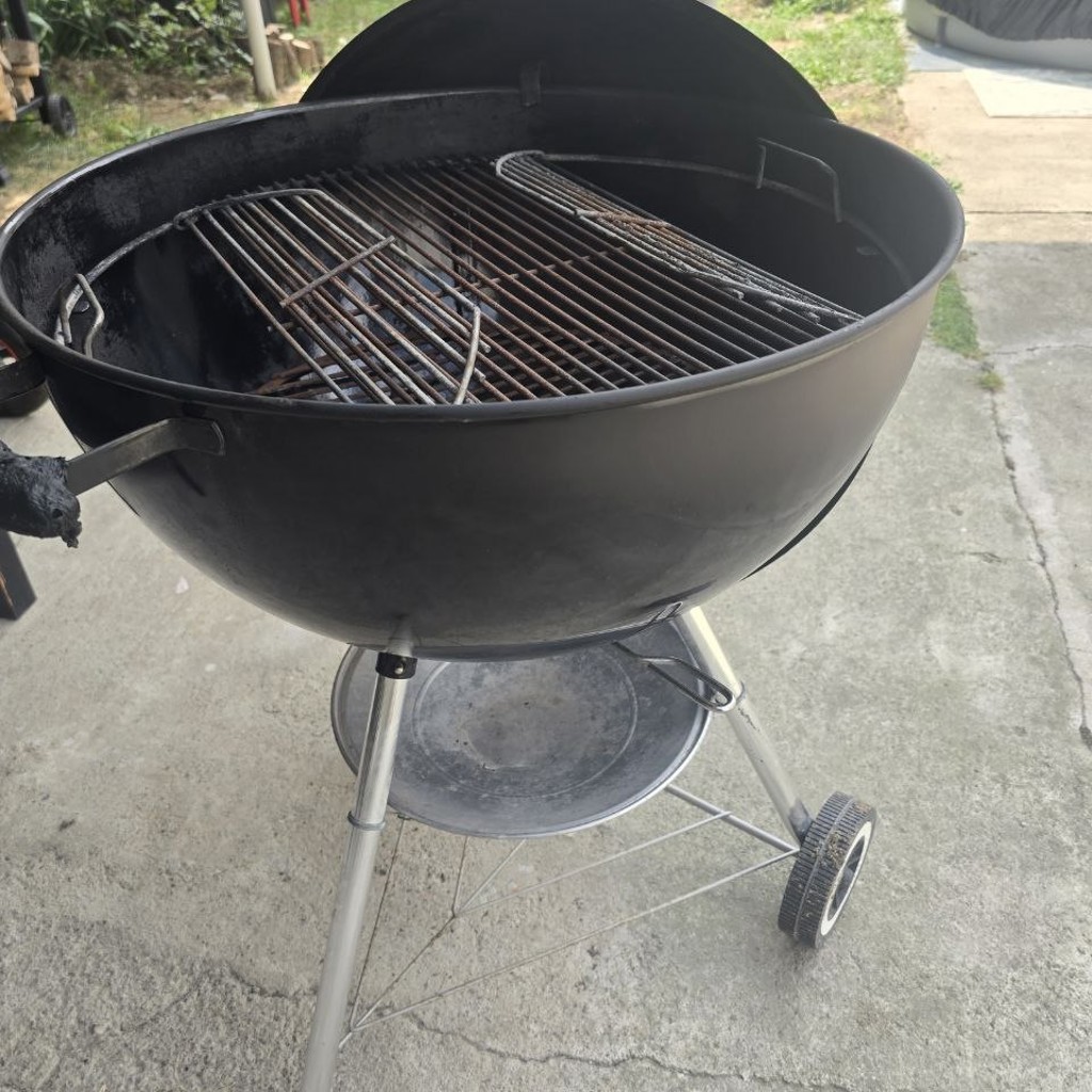 Угольный гриль Weber