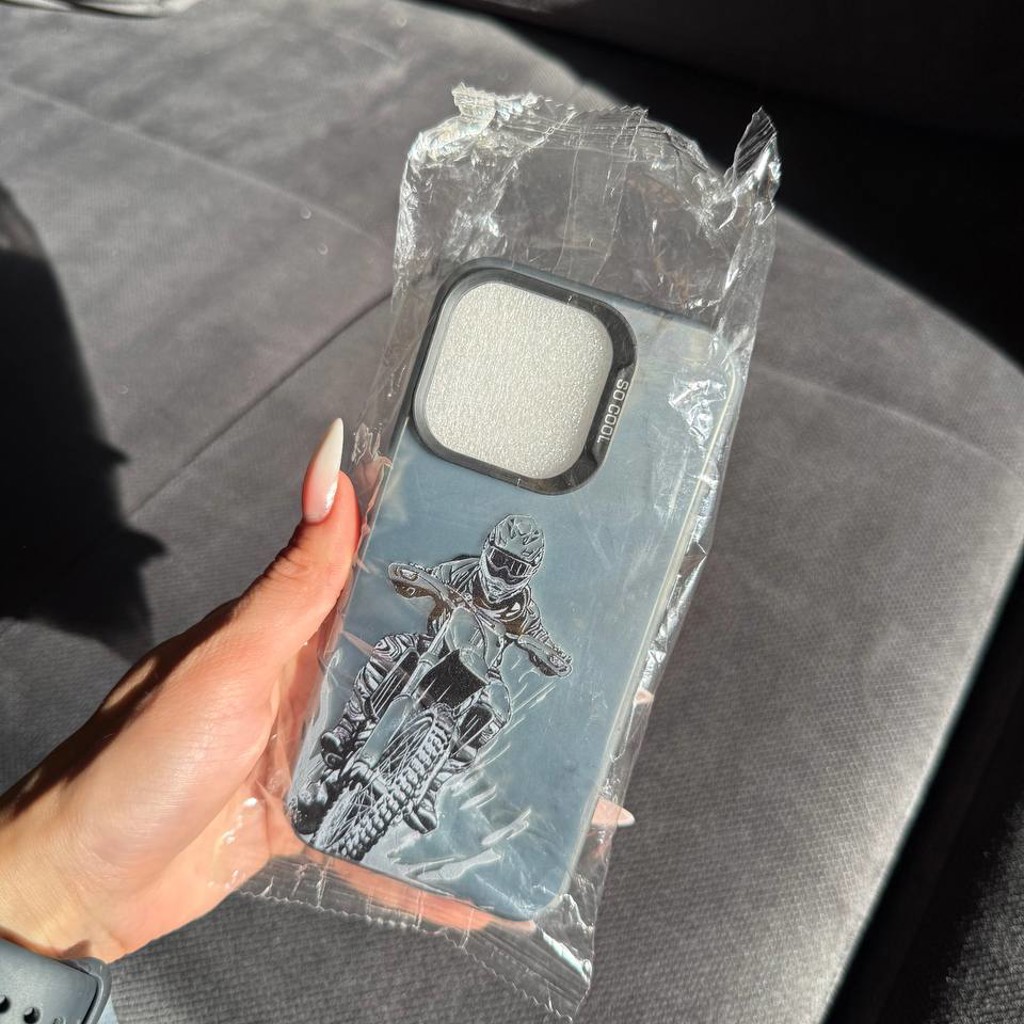 Защитное стекло на iPhone 15 Pro