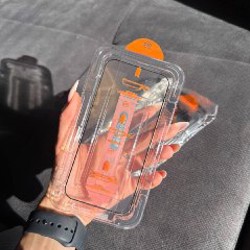 Защитное стекло на iPhone 15 Pro - фото 2