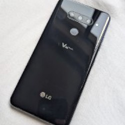LG V40 - фото 2