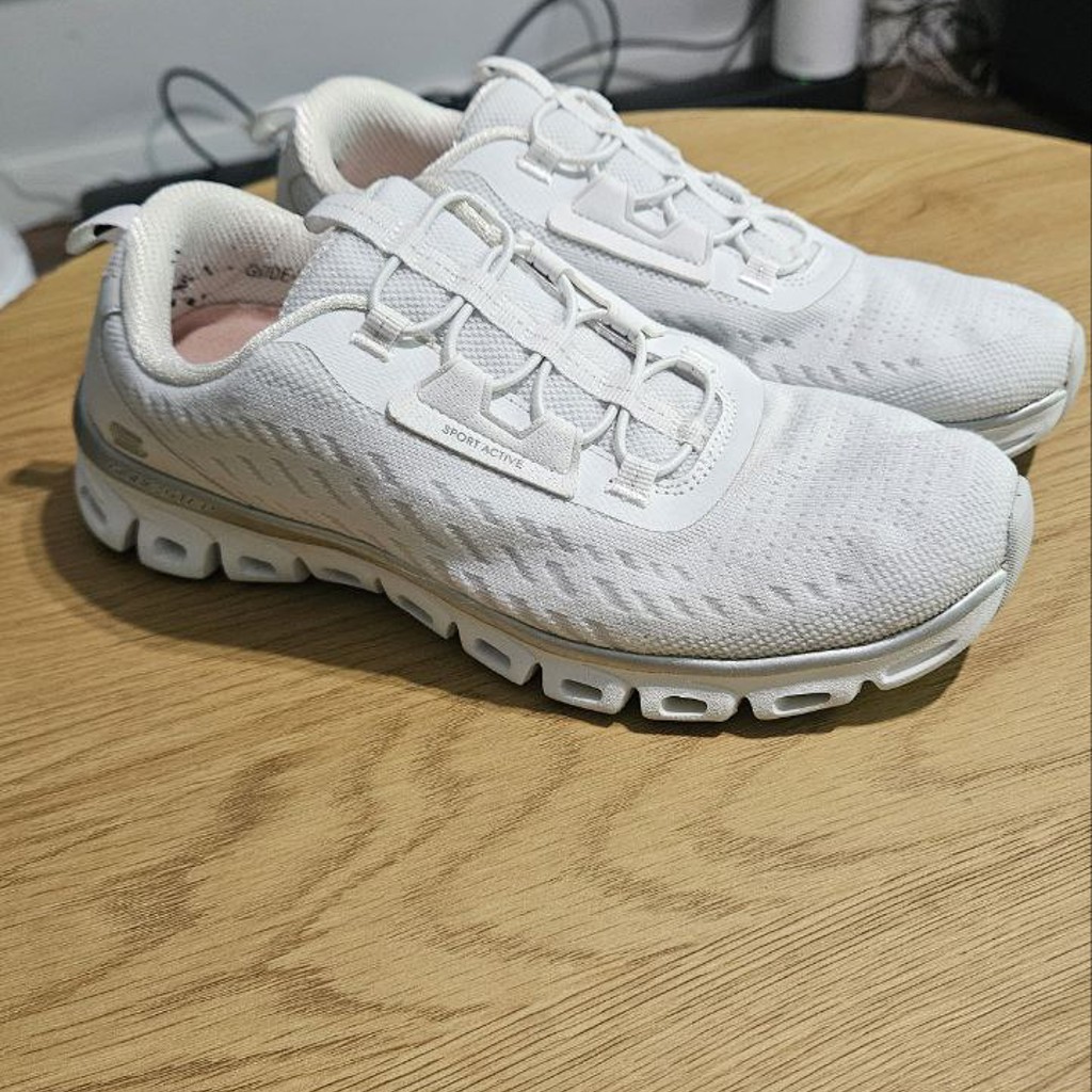 Женские кроссовки sketchers