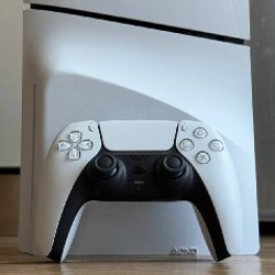 PS5 Slim с двумя джойстиками - фото 3