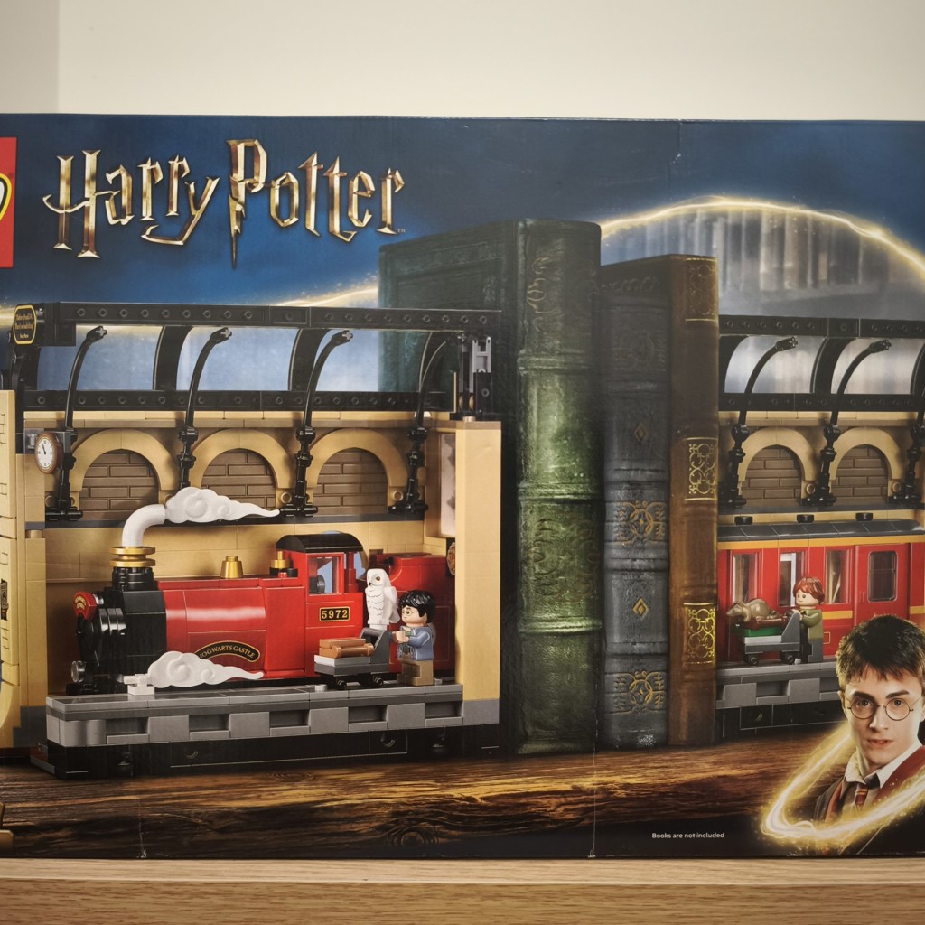 LEGO Harry Potter 76450 Book Nook Hogwarts Express