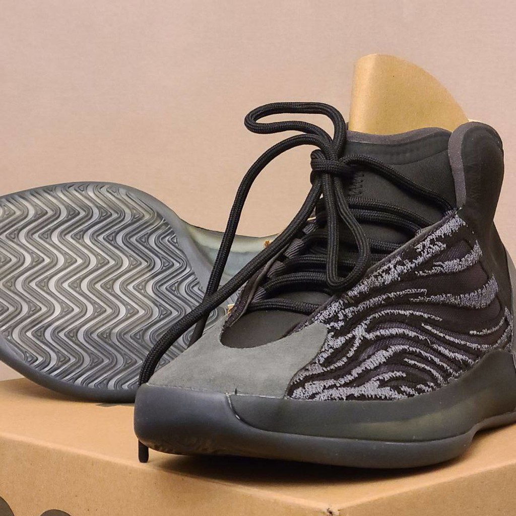Yeezy Quantum Onyx