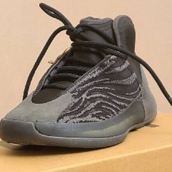 Yeezy Quantum Onyx - фото 2