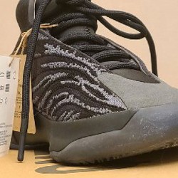Yeezy Quantum Onyx - фото 3