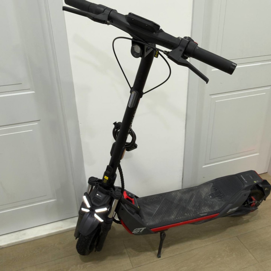 Электросамокат Segway Ninebot Kickscooter ZT3 Pro Black