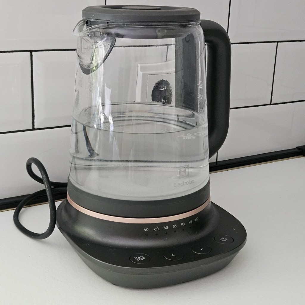 Чайник Electrolux