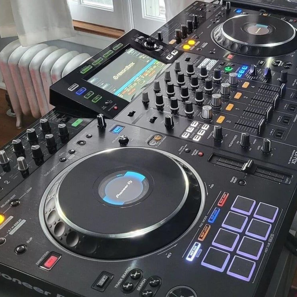 Диджей пульт Pioneer XDJ-XZ
