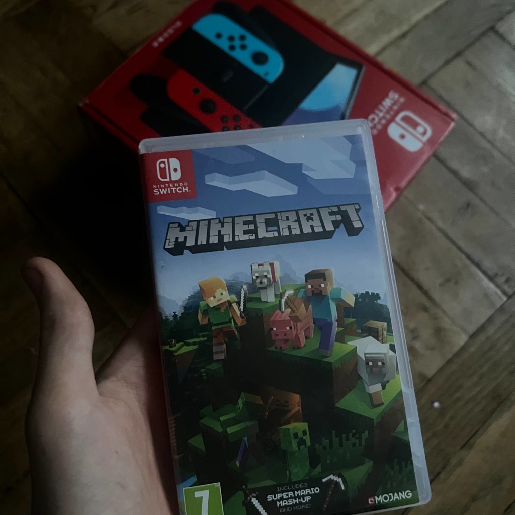 Нинтендо Свитч с игрой Майнкрафт