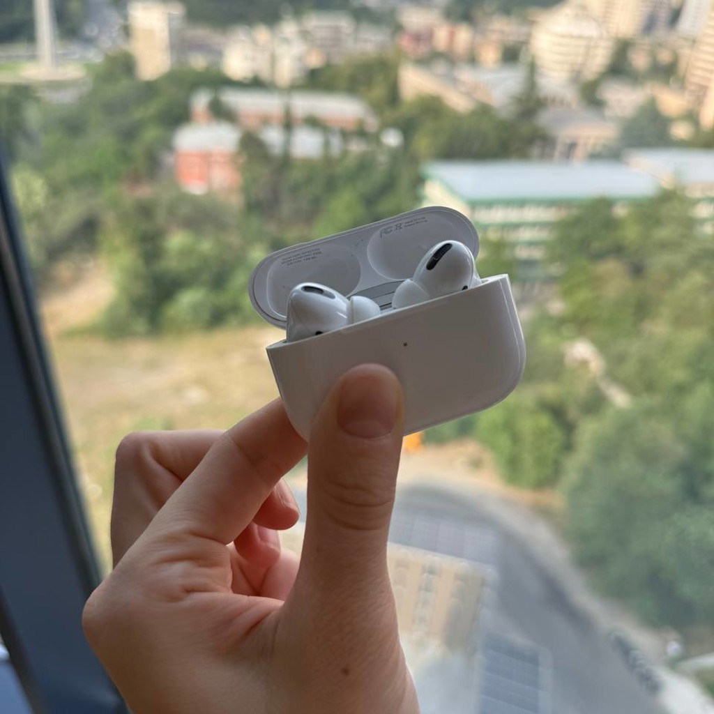 Apple AirPods (1-го поколения)