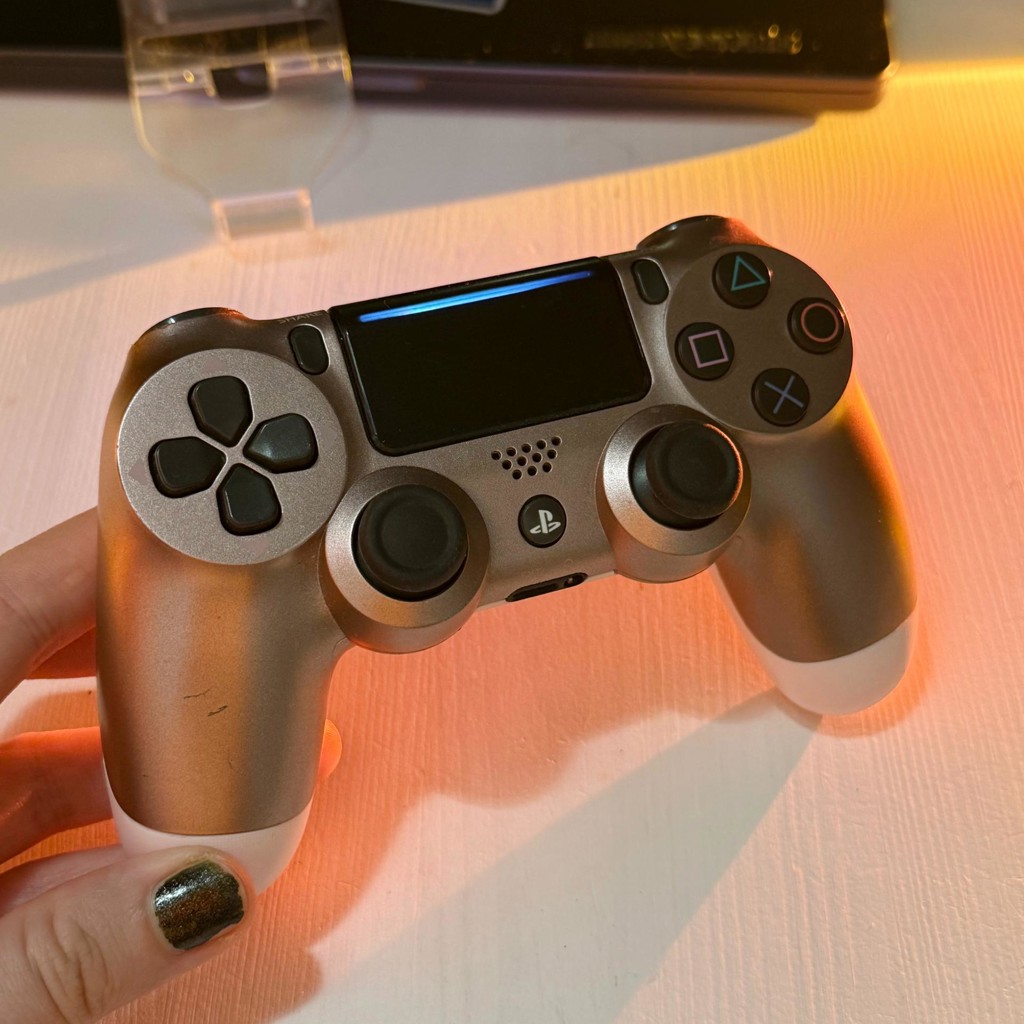 Контроллер DualShock 4