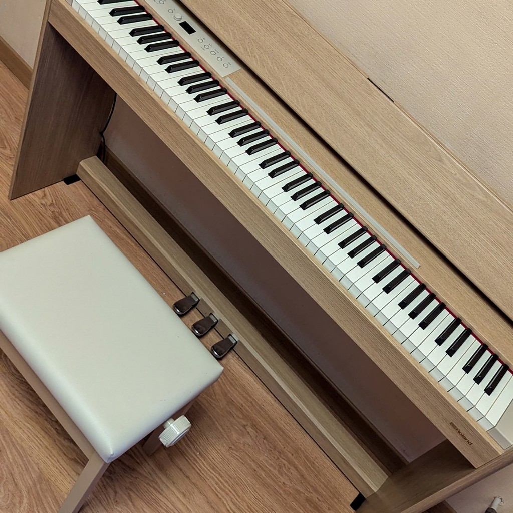 Цифровое пианино Roland F701