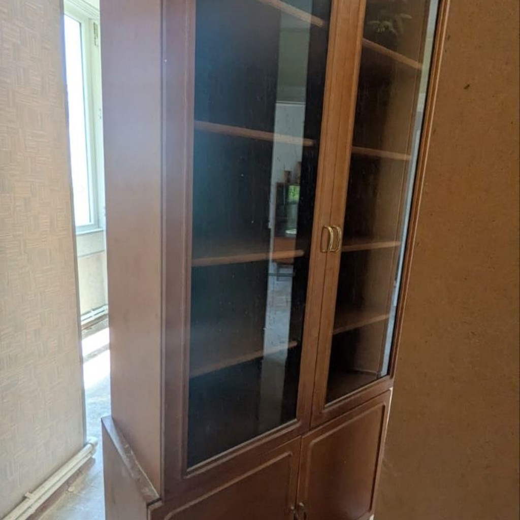Книжный шкаф