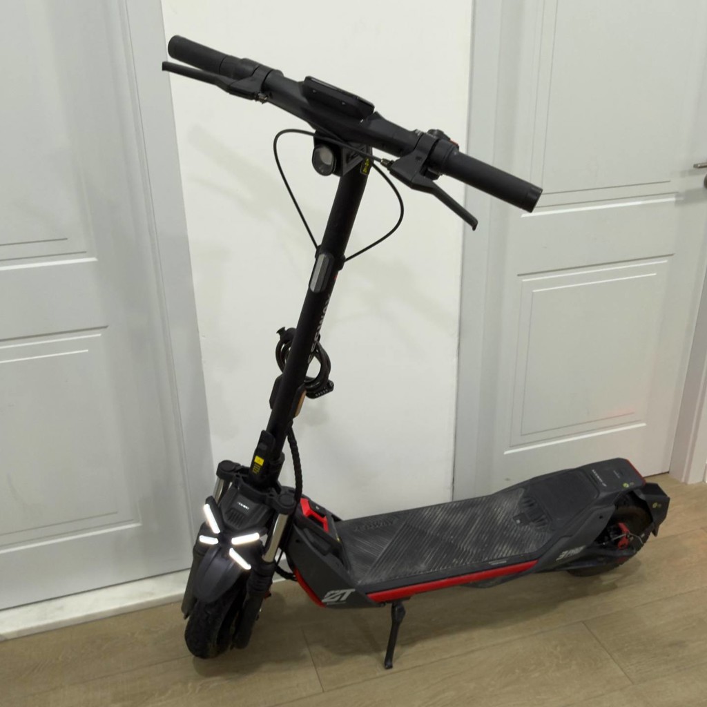 Электросамокат Segway Ninebot Kickscooter ZT3 Pro Black
