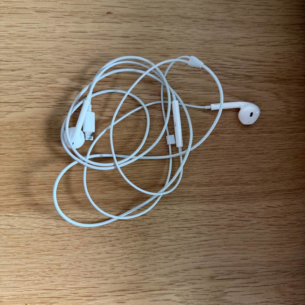 Проводные наушники Apple Lightning