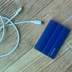 Samsung Portable SSD T7 Shield - фото 1