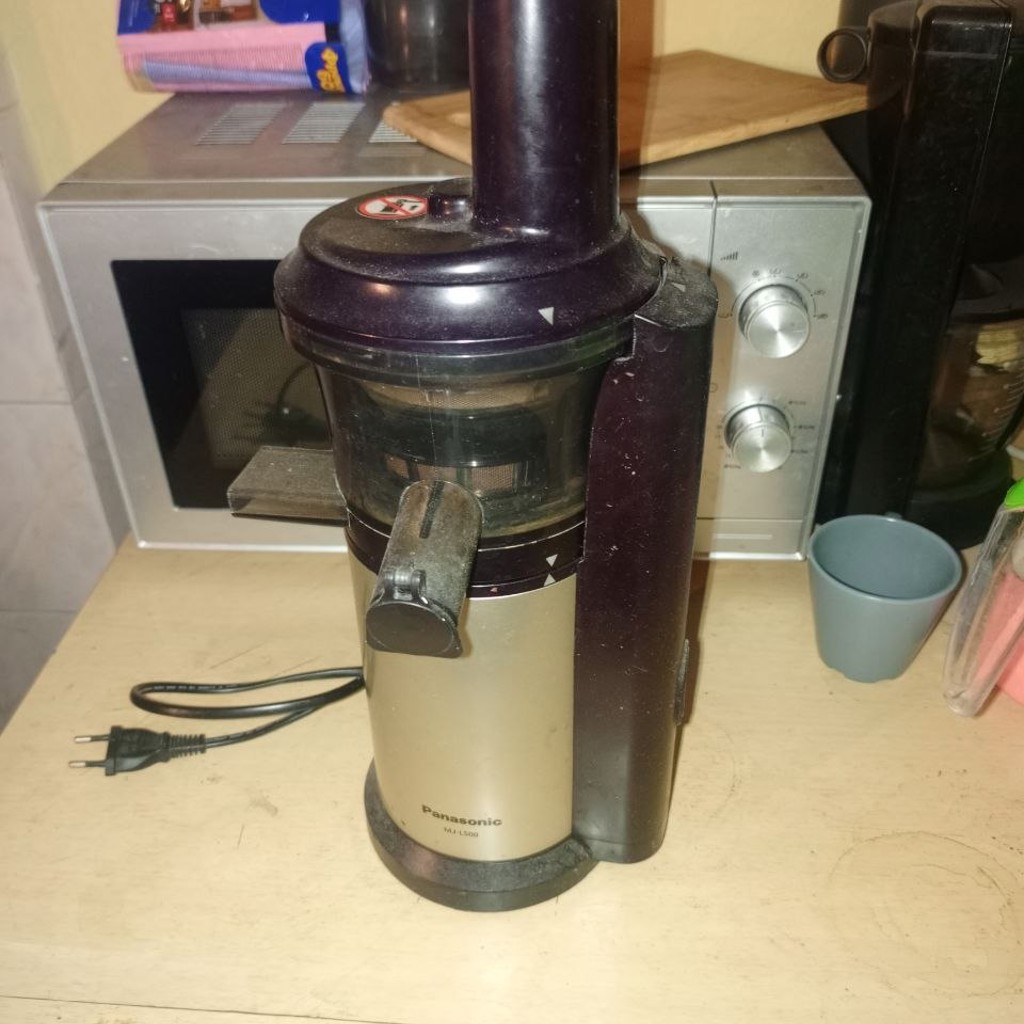 Шнековая соковыжималка Panasonic MJ-L500