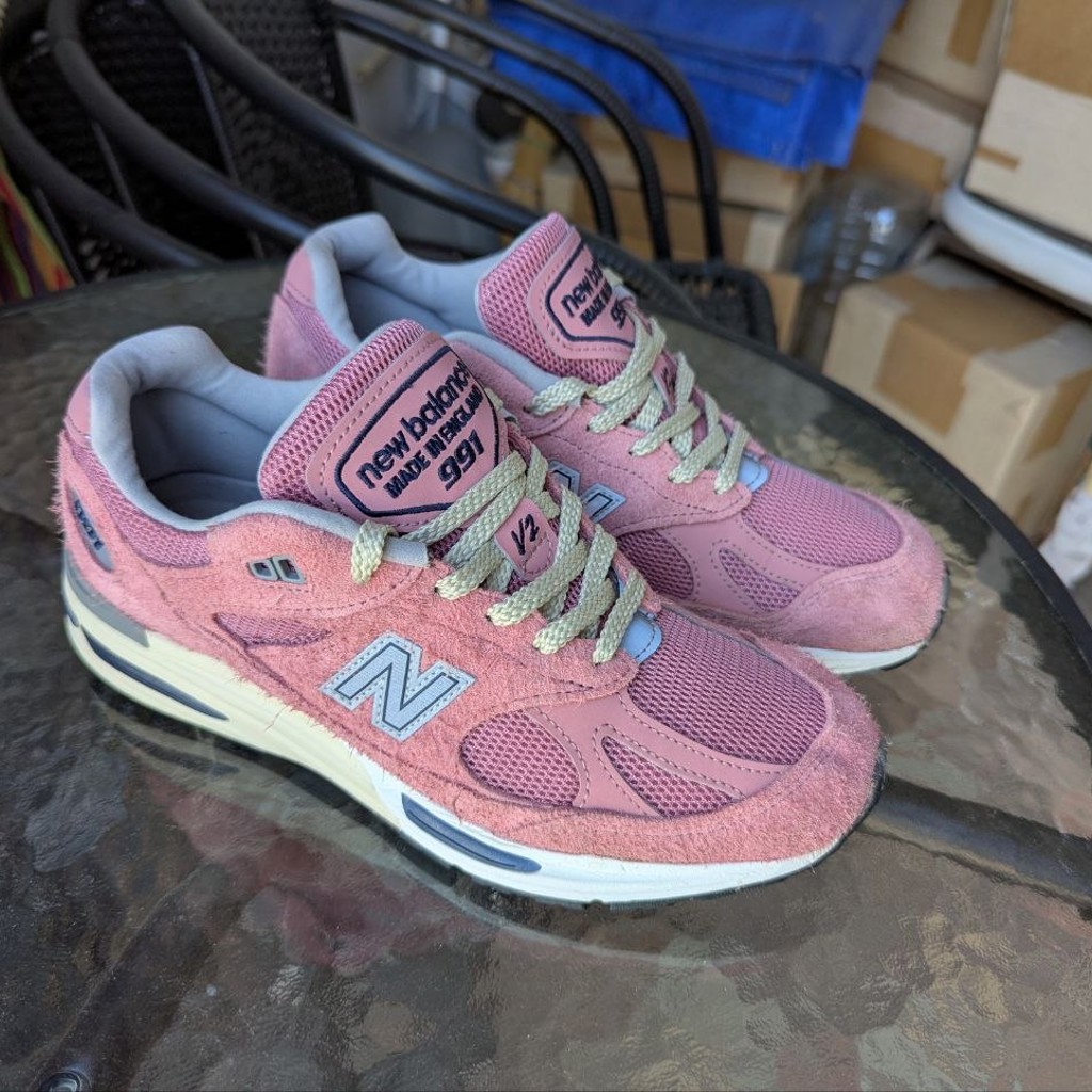 Женские кроссовки New Balance 991v2