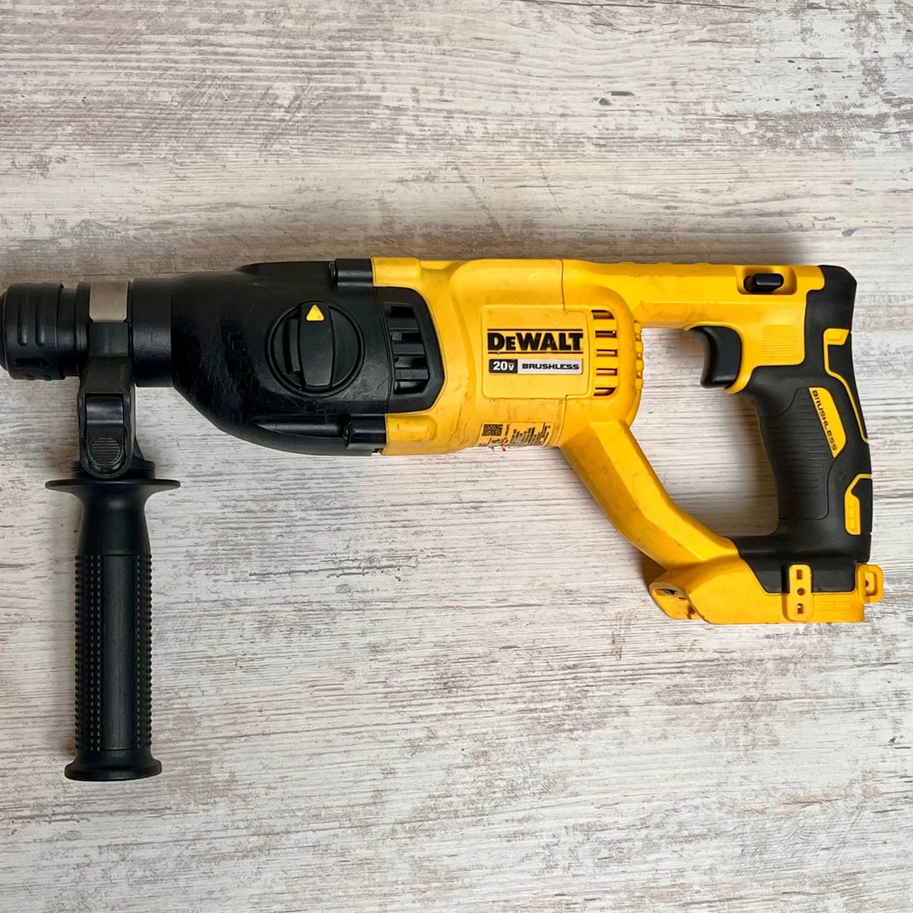 Перфоратор DeWalt DCH133