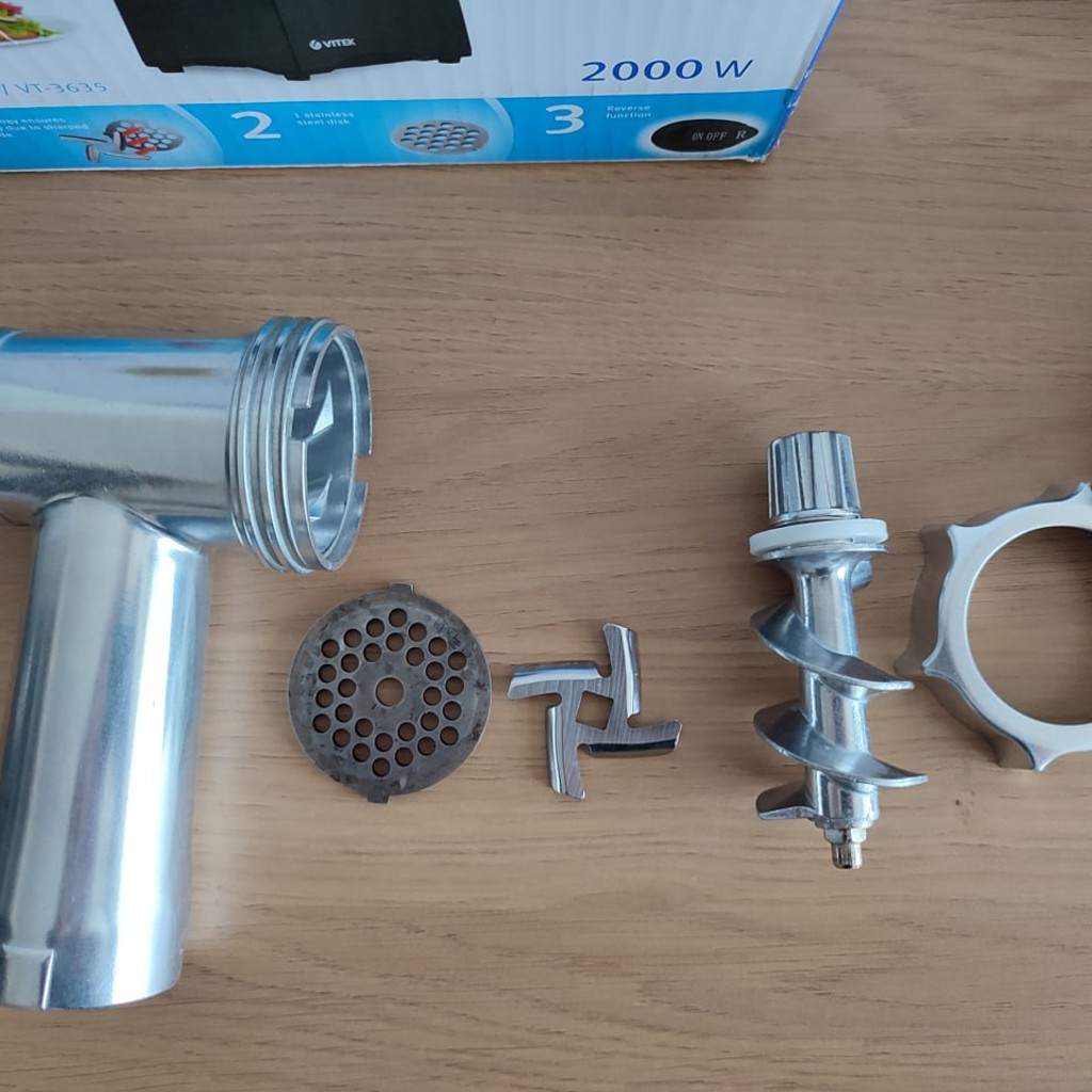 Электрическая мясорубка Vitek VT-3635