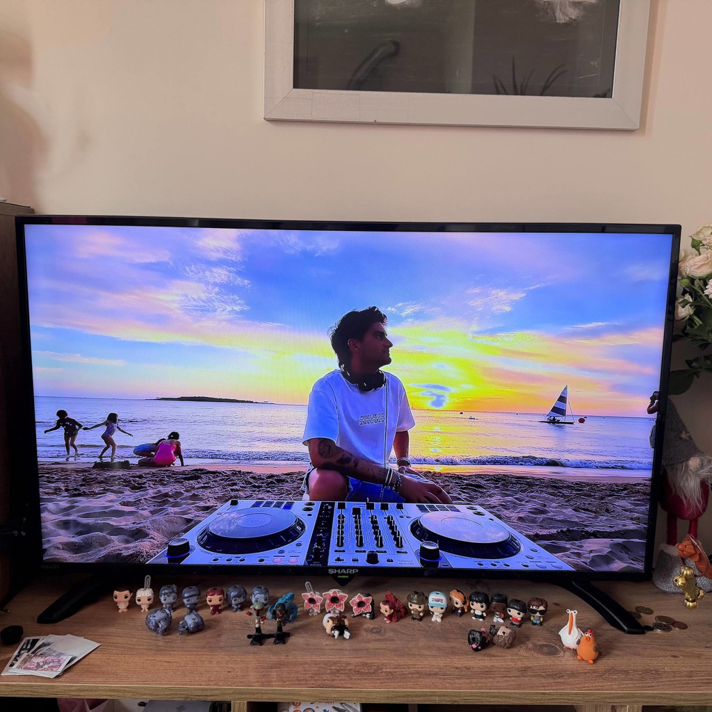 Телевизор Sharp Led Backlight TV