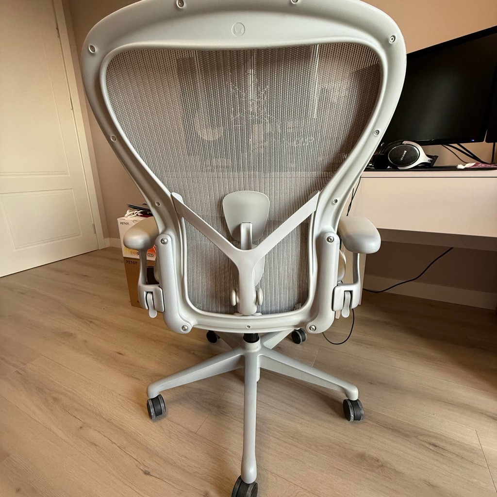 Кресло Herman Miller Aeron Remastered