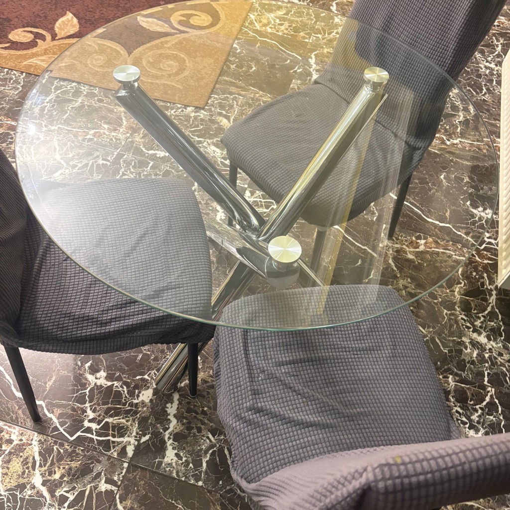 Стеклянный стол