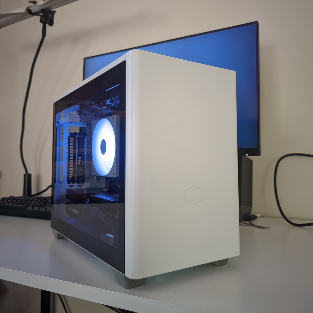 Корпус Cooler Master NR200P