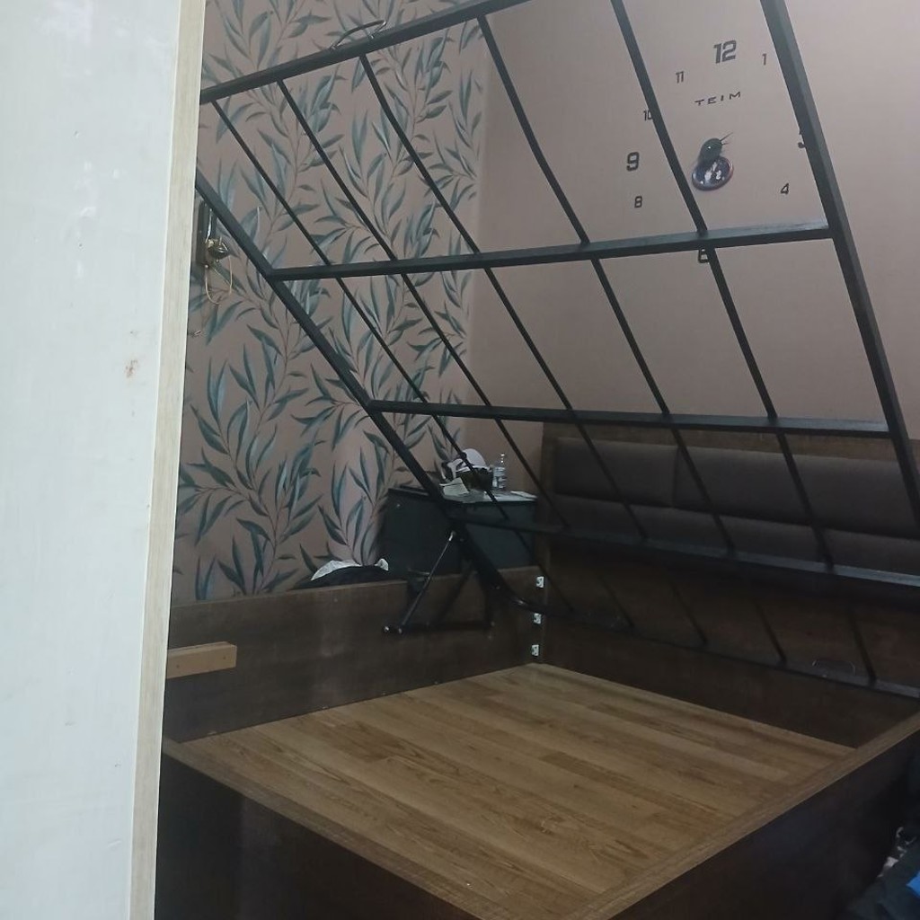 Кровать с матрасом