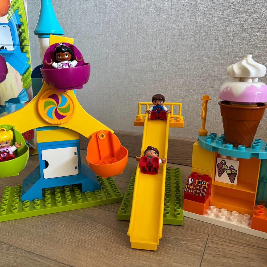 Lego Duplo поезд и парк аттракционов