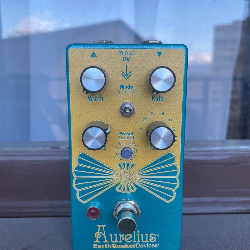Хорус педаль EarthQuaker Devices Aurelius Tri-Voice Chorus