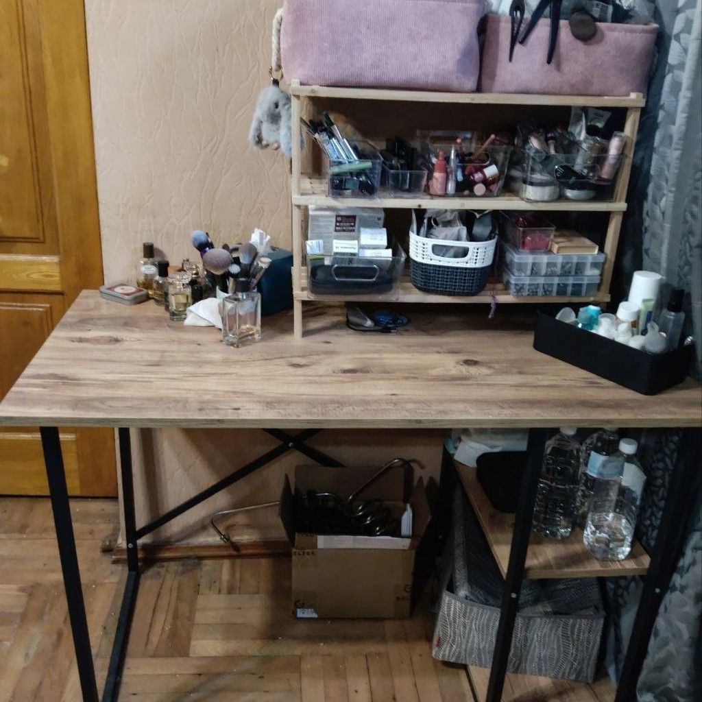 Стол рабочий/ косметический