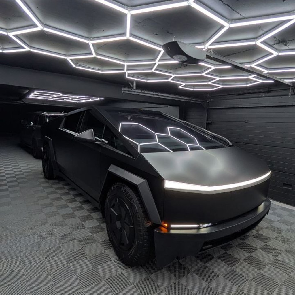 Tesla Cybertruck FOUNDATION 2024