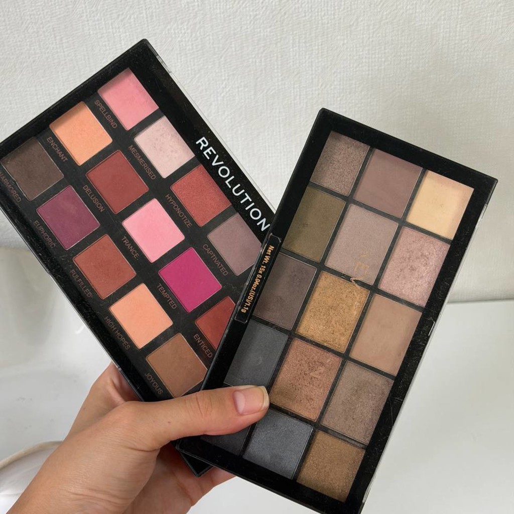 Палетка теней Revolution reloaded smoky neutrals