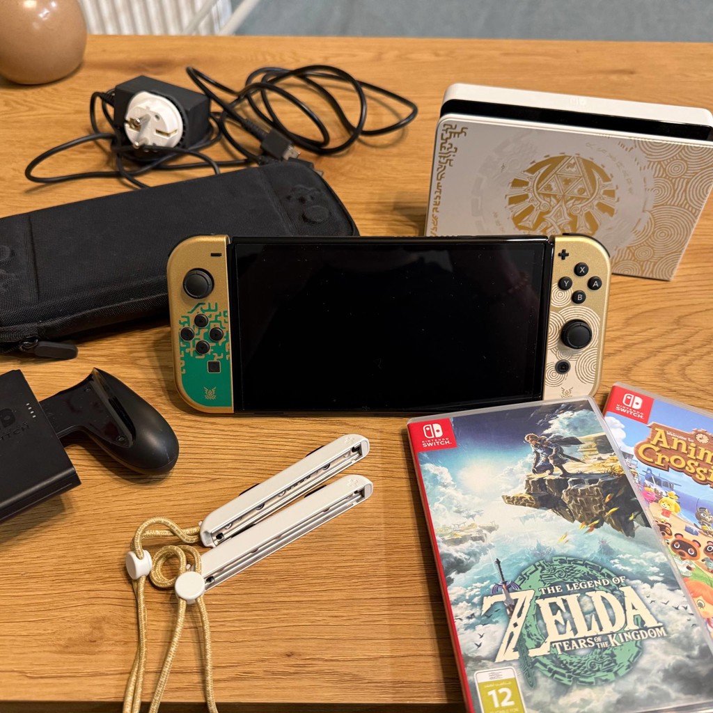Nintendo Switch OLED — The Legend of Zelda: Tears of the Kingdom Edition