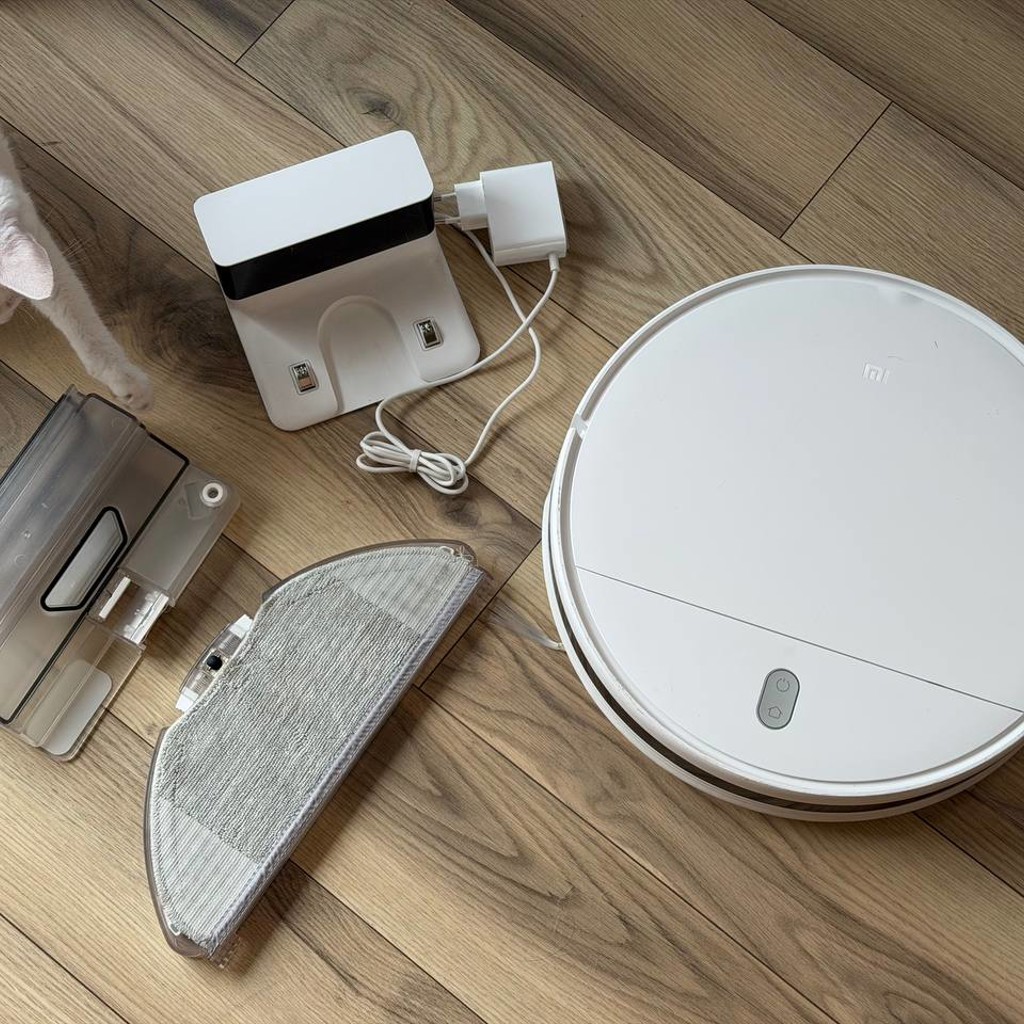 Робот-пылесос Xiaomi Mi Robot Vacuum-Mop Essential