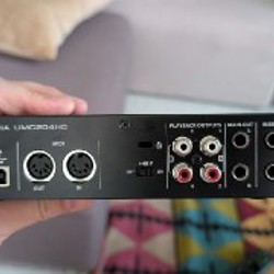 Аудиокарта Behringer U-Phoria UMC204HD - фото 2