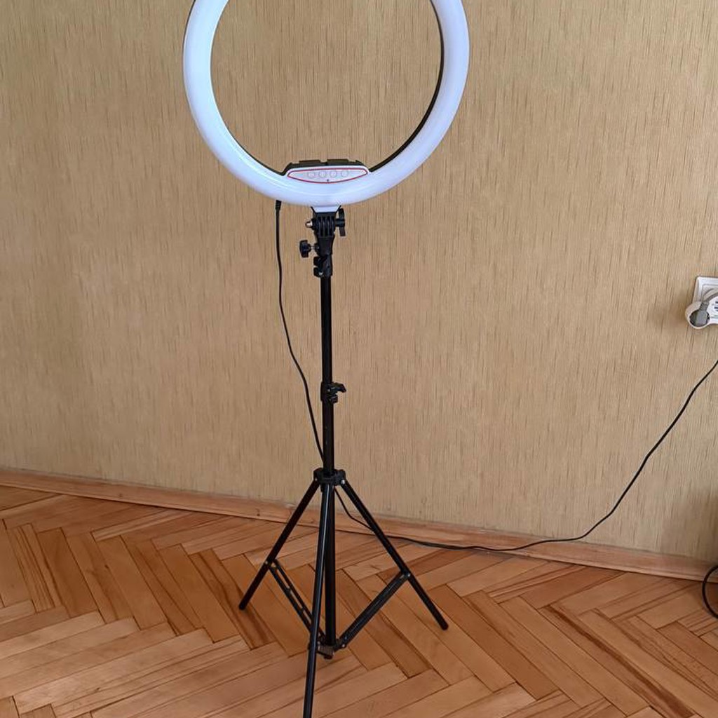 Кольцевая LED-лампа