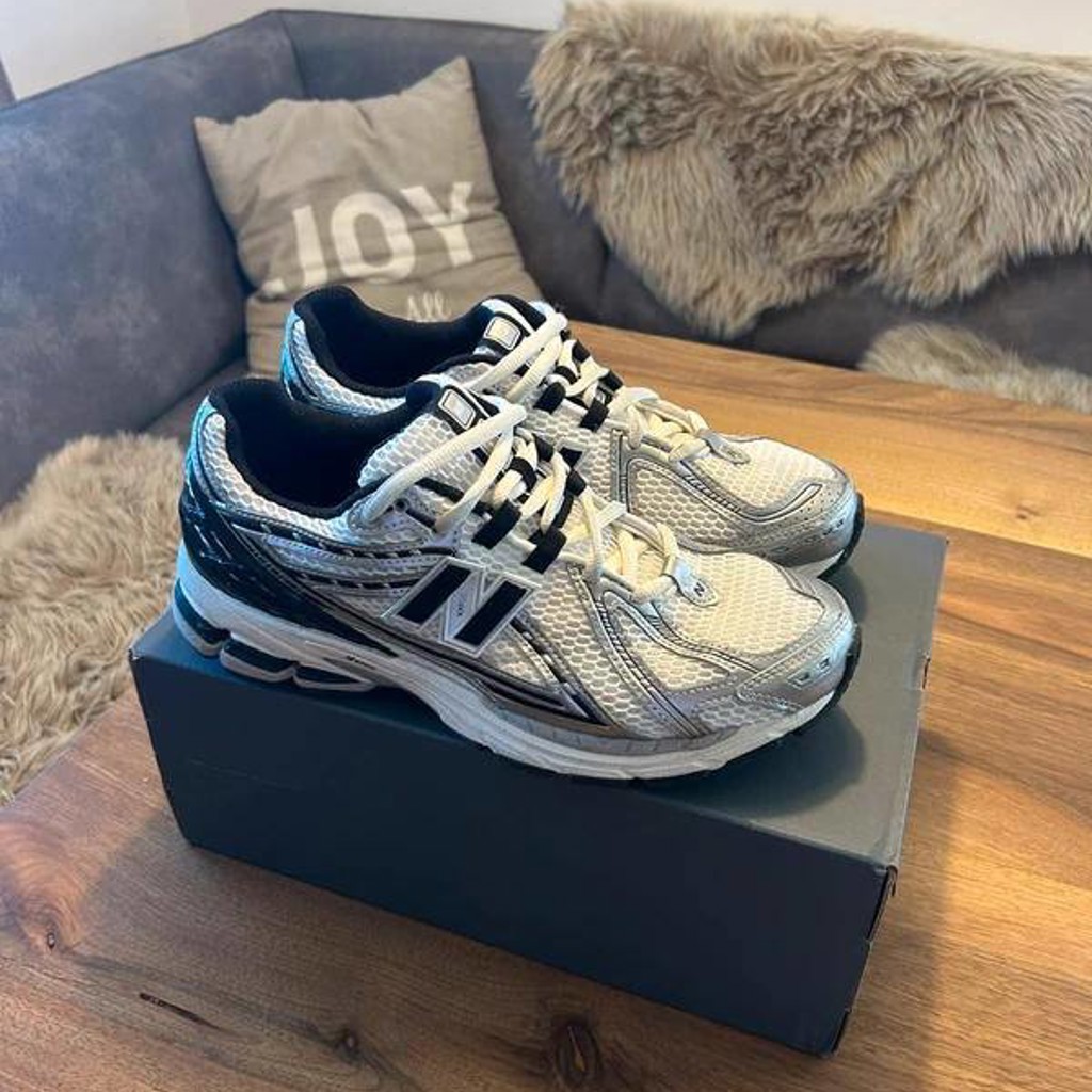 New Balance 1906R