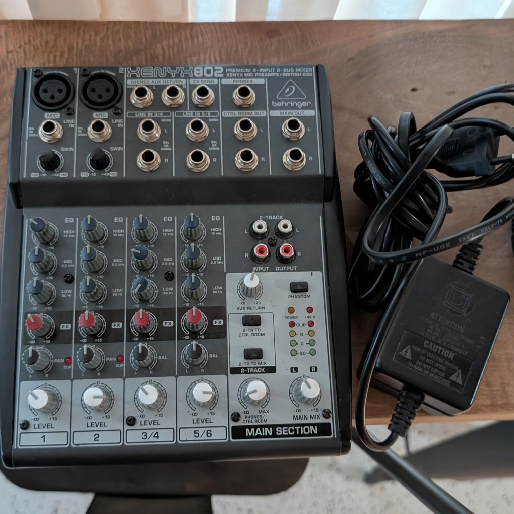 Микшер Behringer XENYX 802