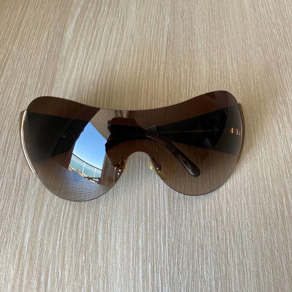 Солнцезащитные очки Givenchy SGV 331S
