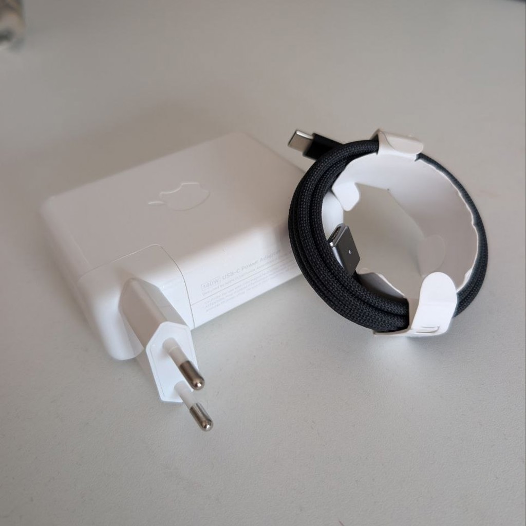 Блок питания MacBook