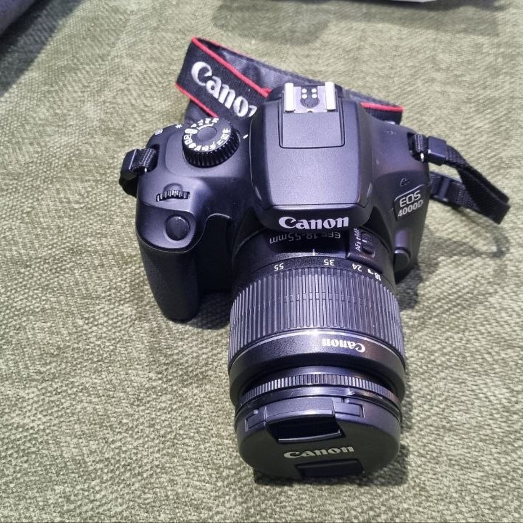Зеркальный фотоаппарат Canon EOS 4000D