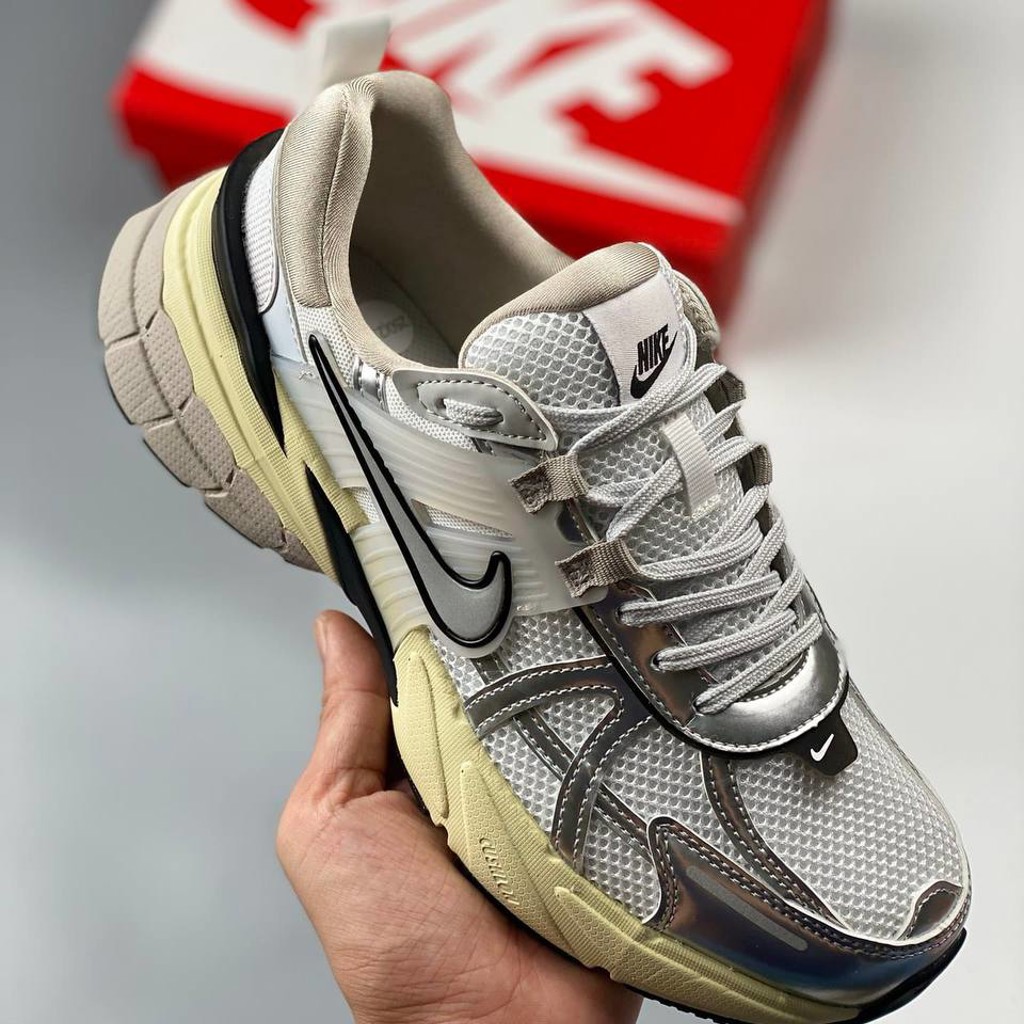 Кроссовки Nike V2K Run