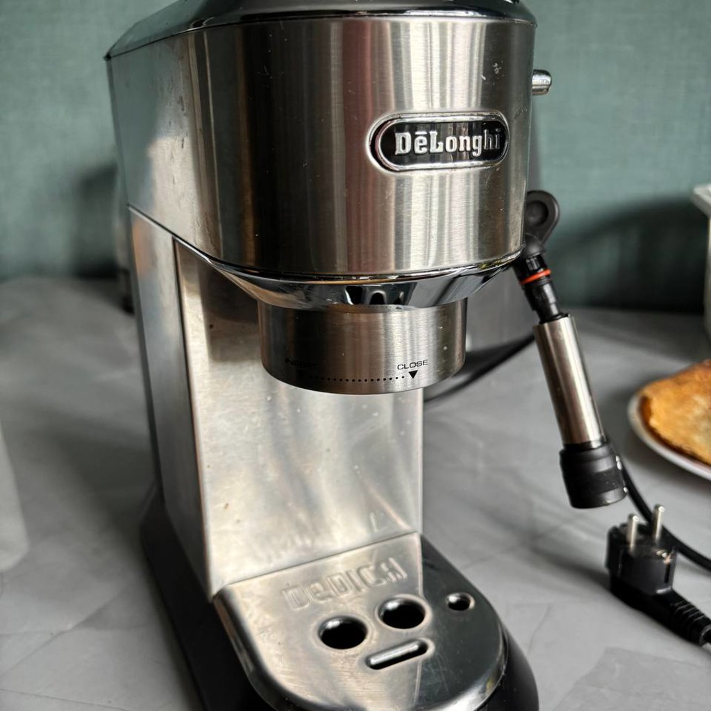Кофе-машина DeLonghi Dedica