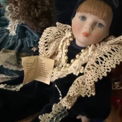 Фарфоровая кукла черная - фото 3