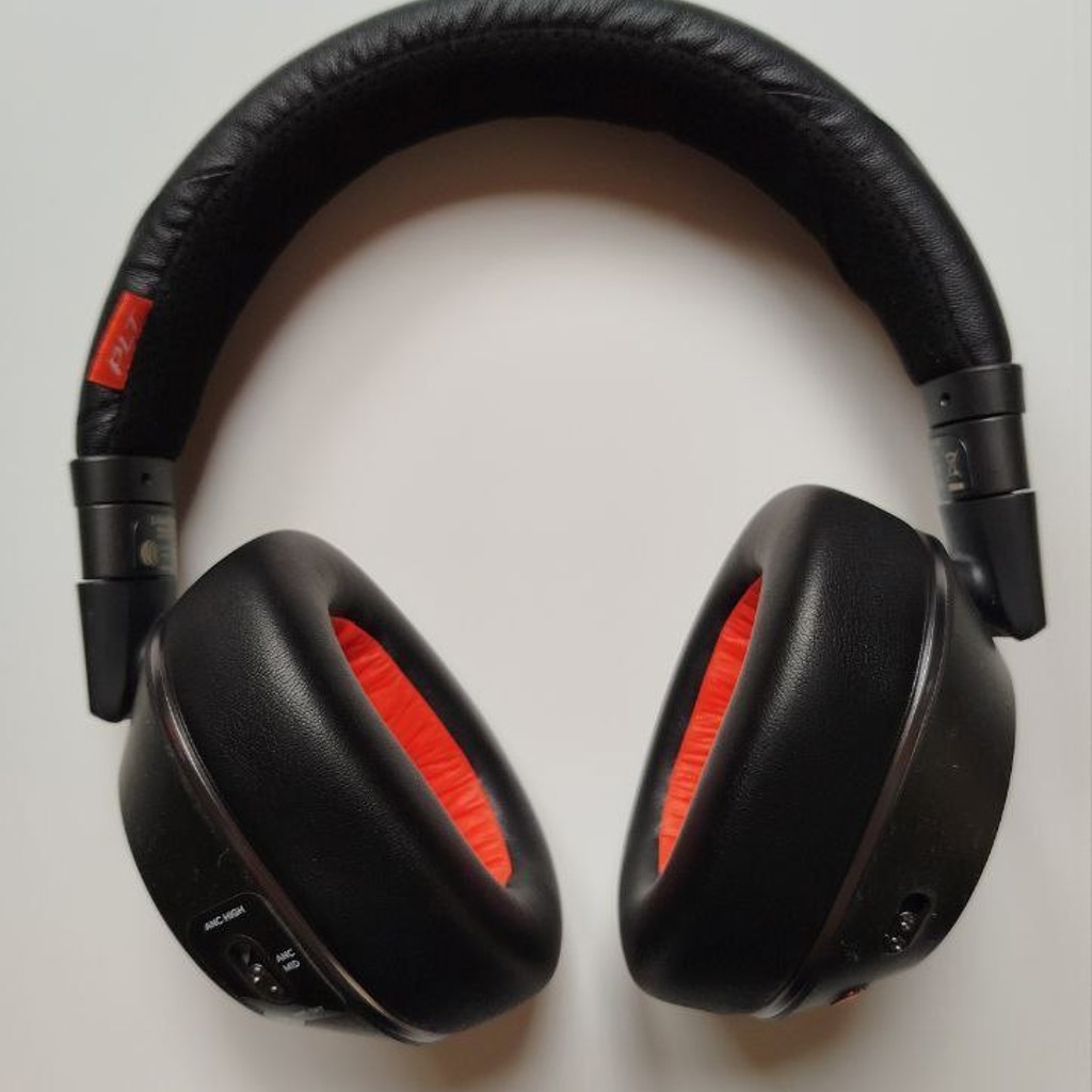 Наушники Plantronics Voyager 8200UC