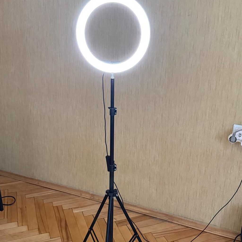 Кольцевая LED-лампа