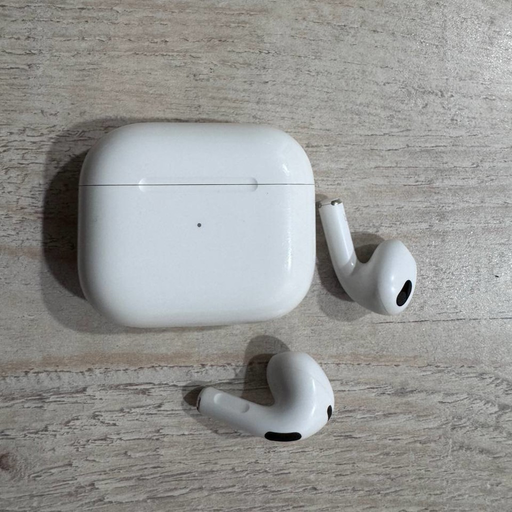 Apple AirPods 3 с зарядным кейсом
